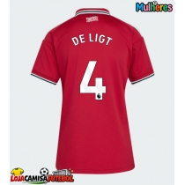 Camisa de Futebol Manchester United Matthijs de Ligt #4 Equipamento Principal Mulheres 2026-27 Manga Curta
